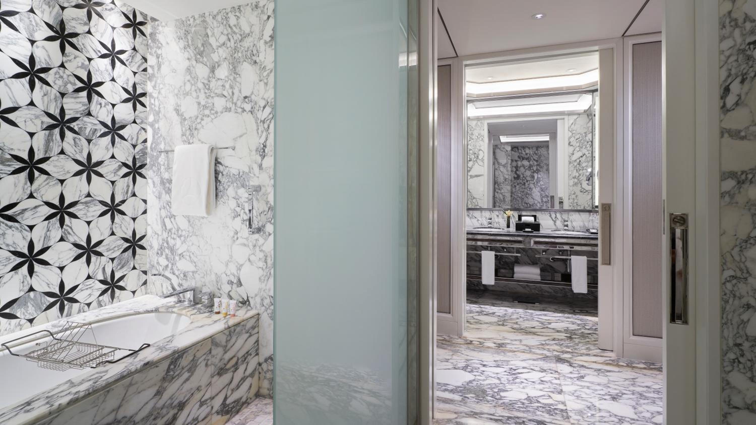 Standard Suite - Photo 3
