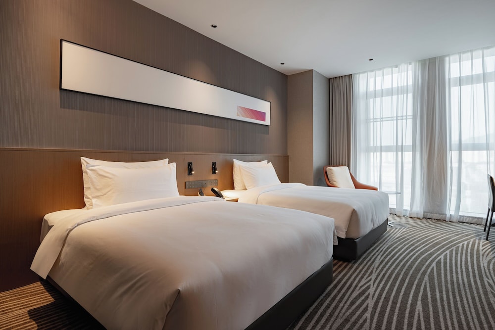 Elite Twin Room, City View