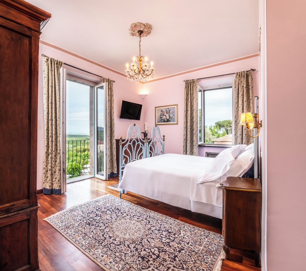 Deluxe Room, Lake View photo 1