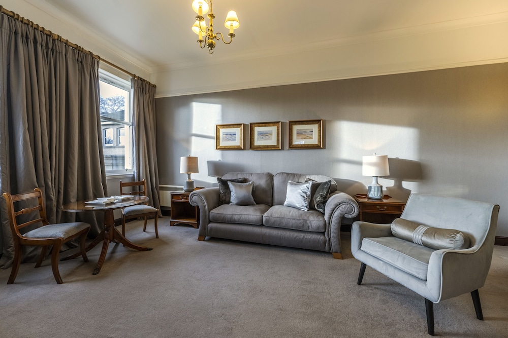 Deluxe Suite photo 2