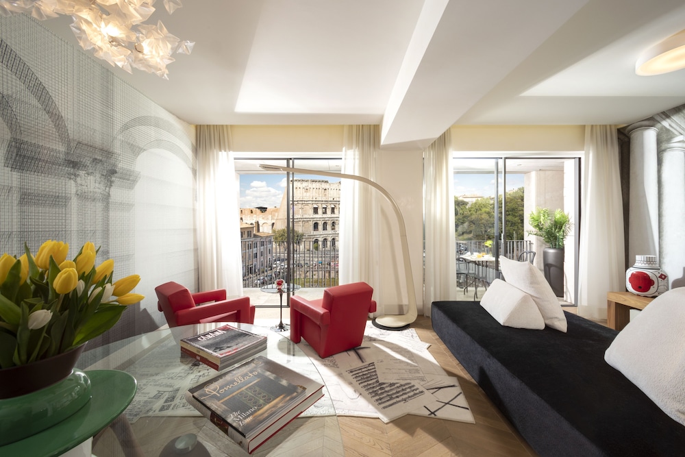 Suite Gallery (Colosseum View) thumbnail 5