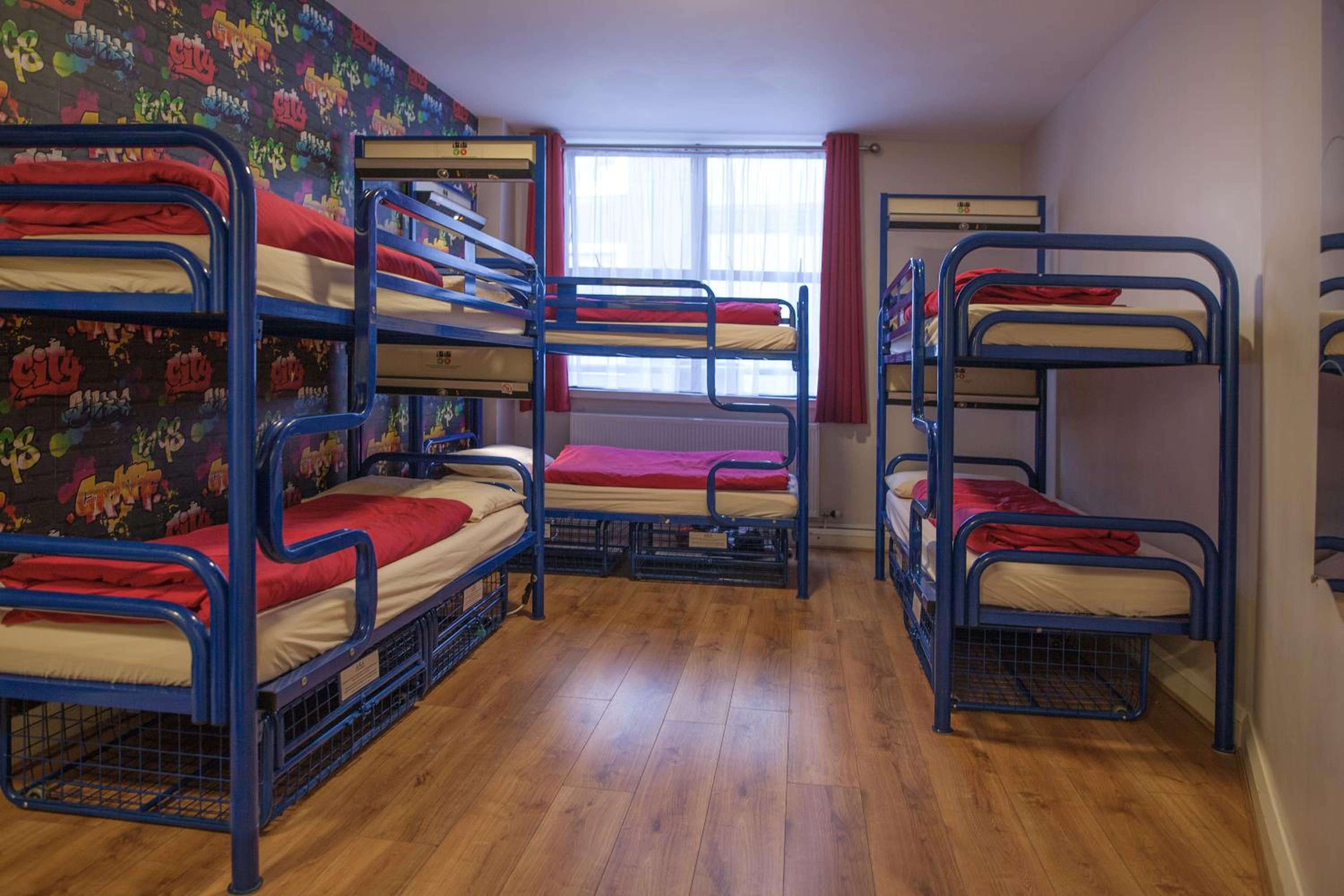 6-Bed Mixed Dormitory Room photo 3