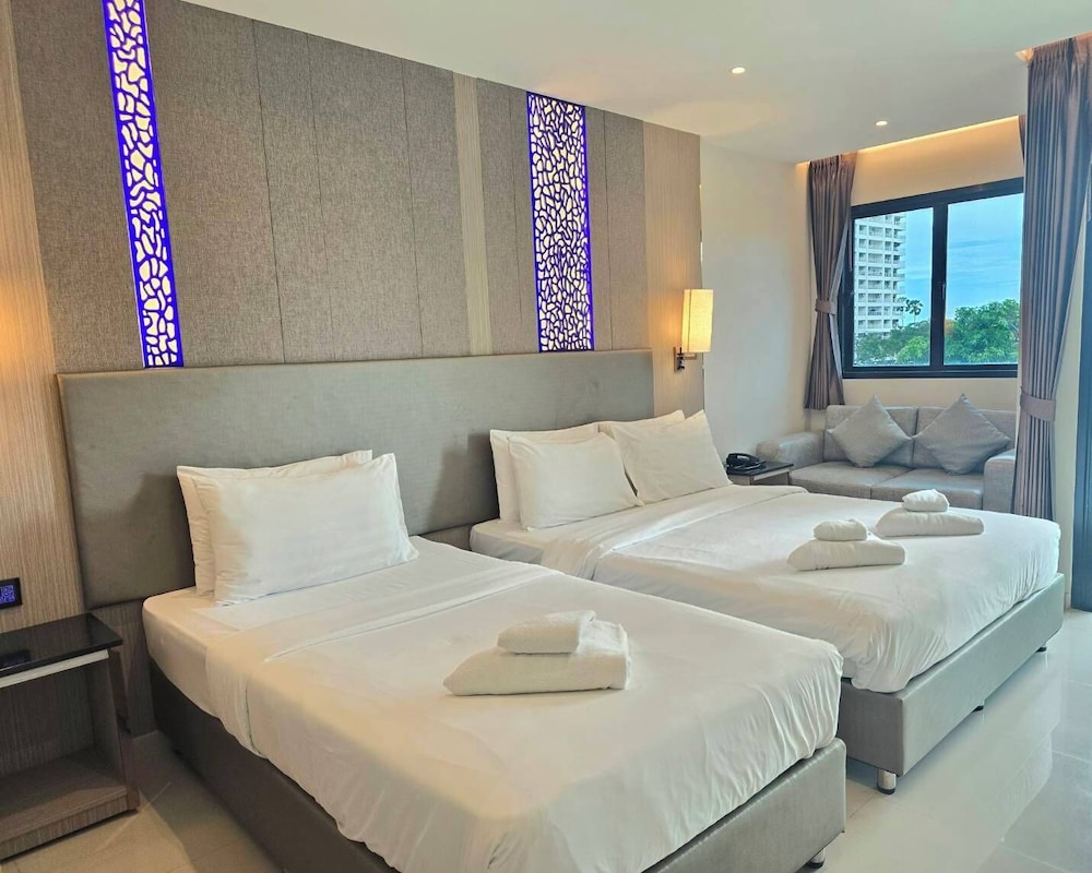 Deluxe Triple Room with Balcony - Photo 1