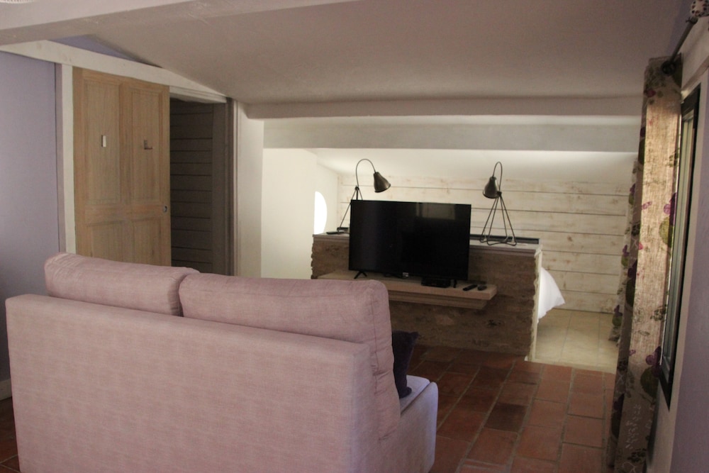 Suite (Fleur De Lavande) photo 2