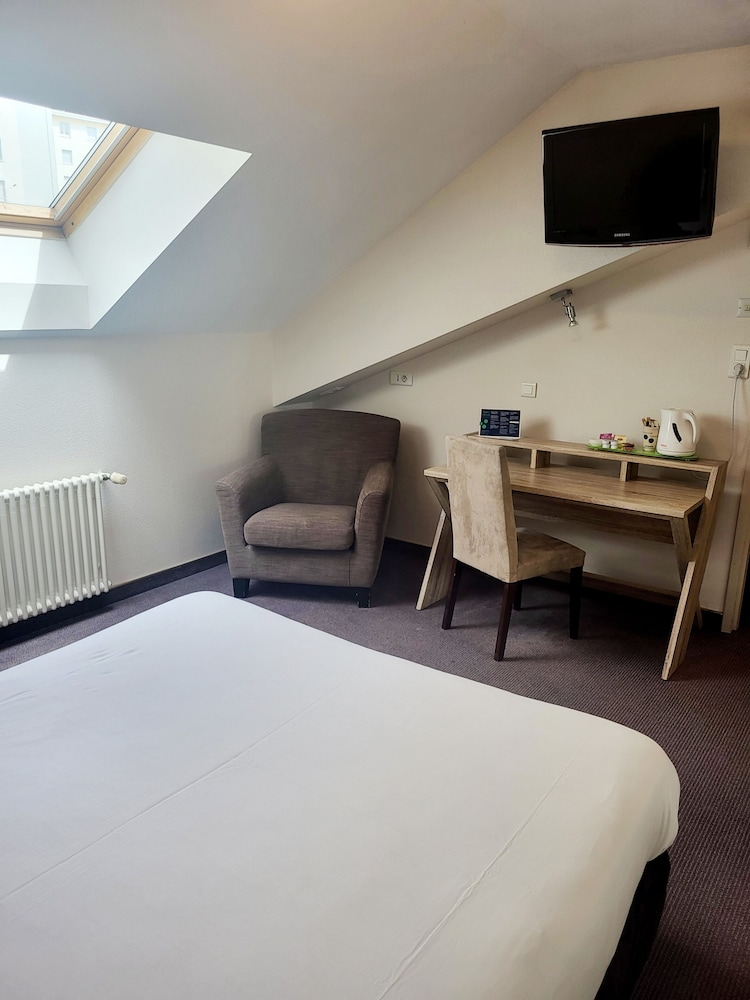Superior Room, Multiple Beds - Photo 5