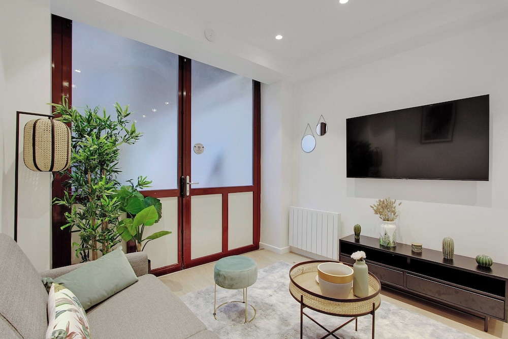 Apartment photo 2