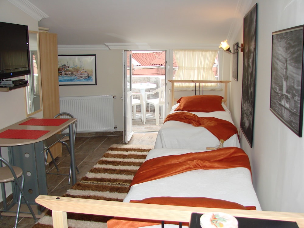 Economy Twin Room, 1 Bedroom, Courtyard View photo 3