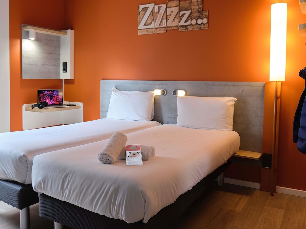 Adapted Twin Room (2 Single Beds)