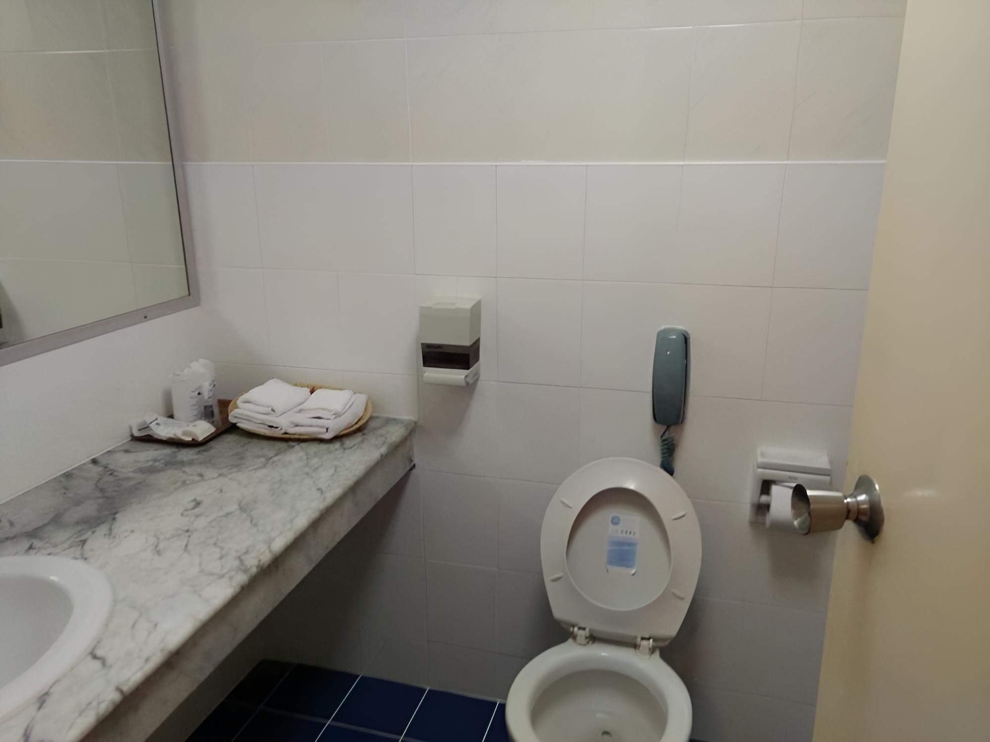 Suite - Photo 3