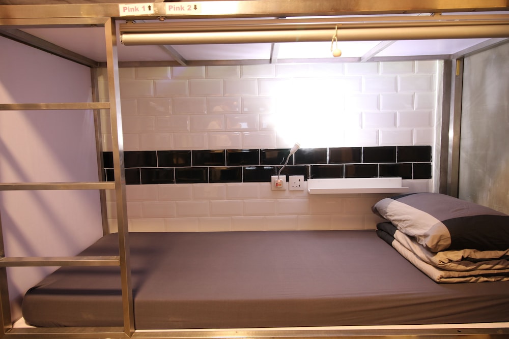 8 Person Mixed Dormitory (Shared Bathroom) photo 3