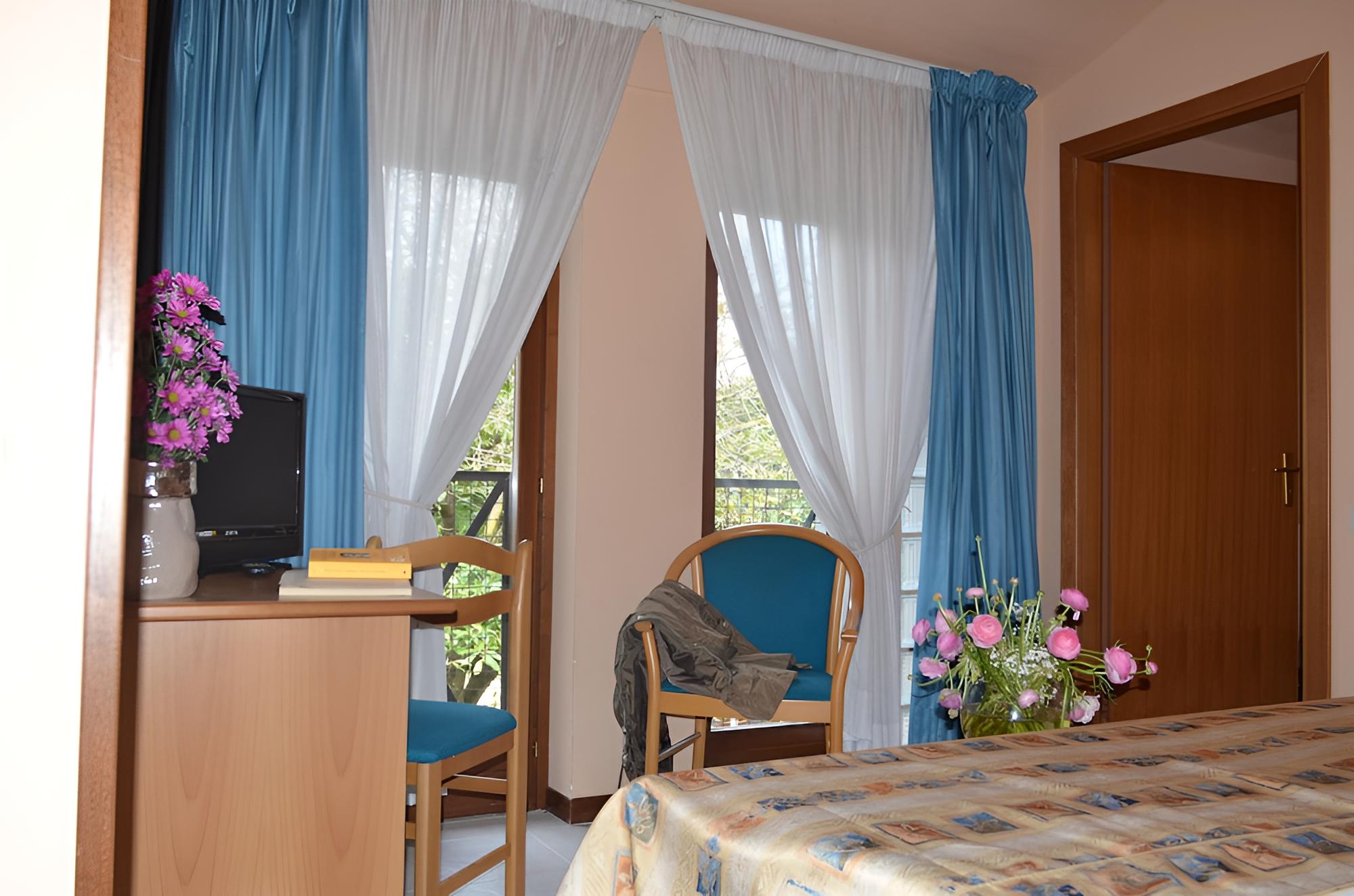 Standard Double or Twin Room photo 3