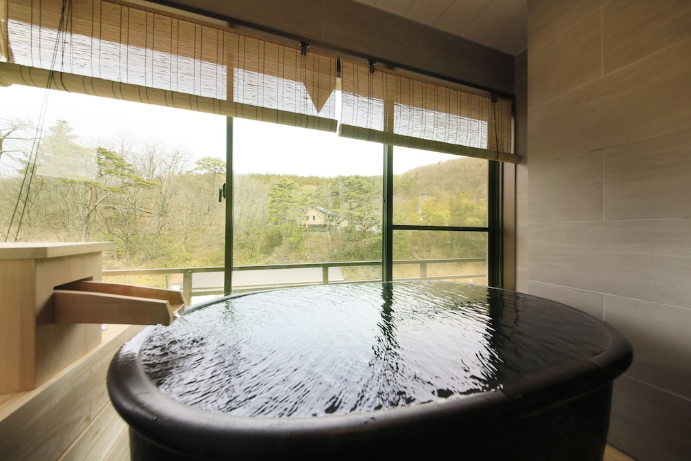 Japanese-Western style room with hot spring bath - Photo 3