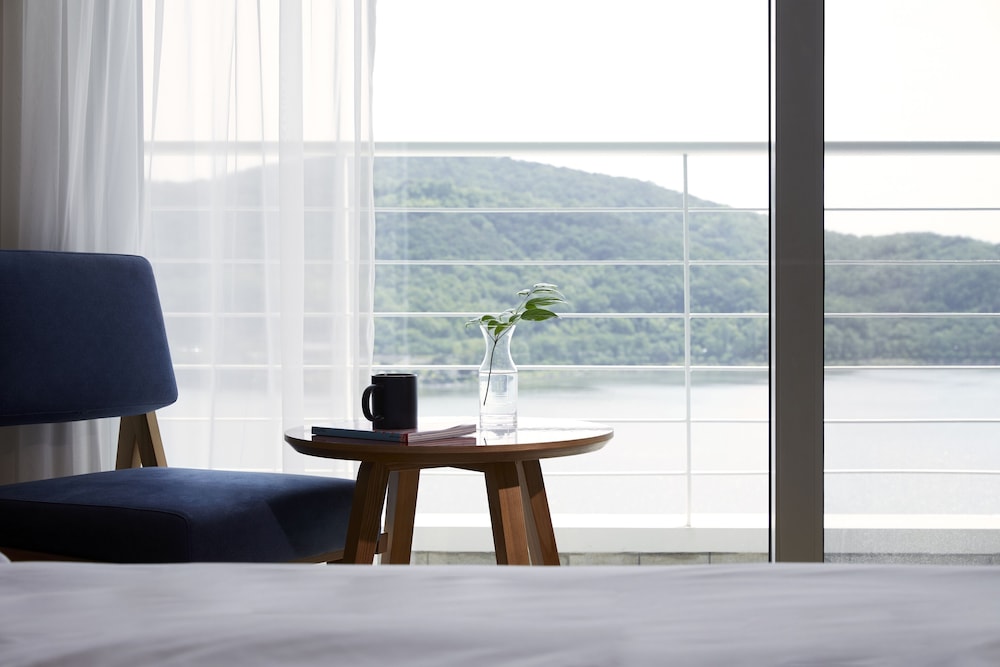 Family Twin Room, Lake View (Visit Korea Offer) - Photo 2