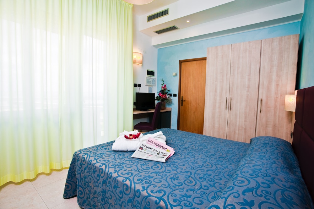 Room, Sea View, Sea Facing photo 1