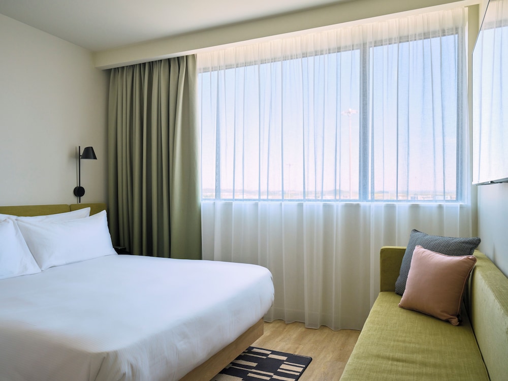 Room, 1 Queen Bed with Sofa bed