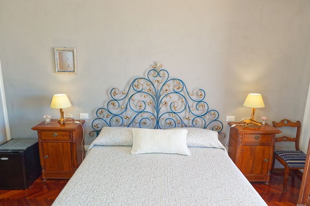 Deluxe Triple Room, 1 Queen Bed, Non Smoking photo 1