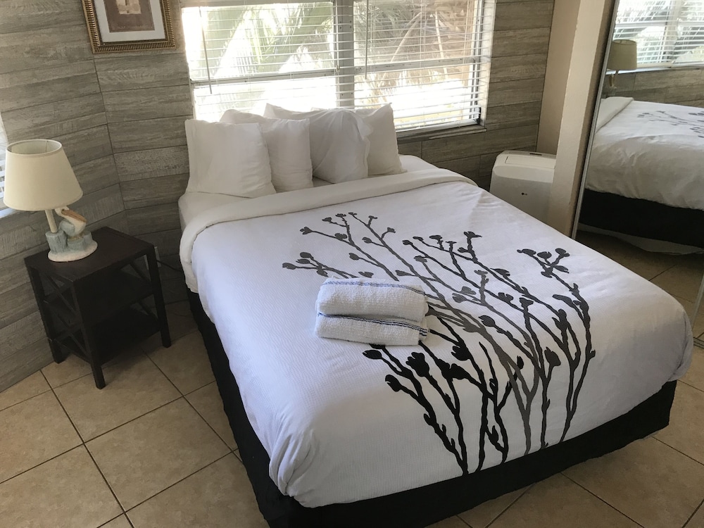 Room, 1 Queen Bed and 1 Sofa Bed, Kitchen, Courtyard View, 2nd Floor