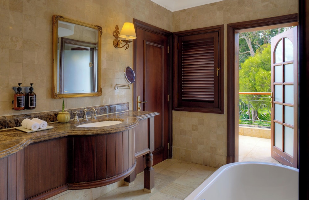 Junior Suite, 1 King Bed (Manor) - Photo 4