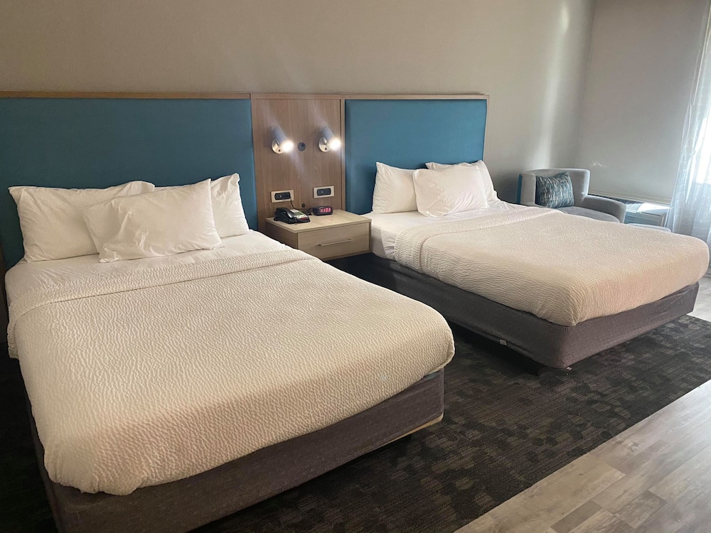 Room, 2 Queen Beds (Mobility/Hearing Accessible, Tub)