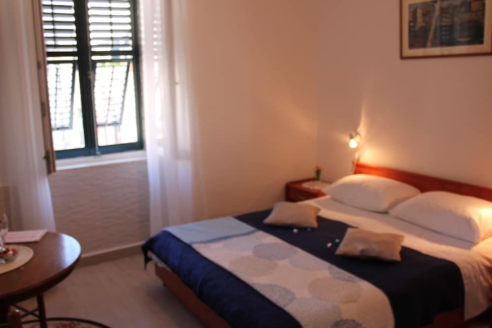 Double Room (private kitchennete, private shower) photo 1