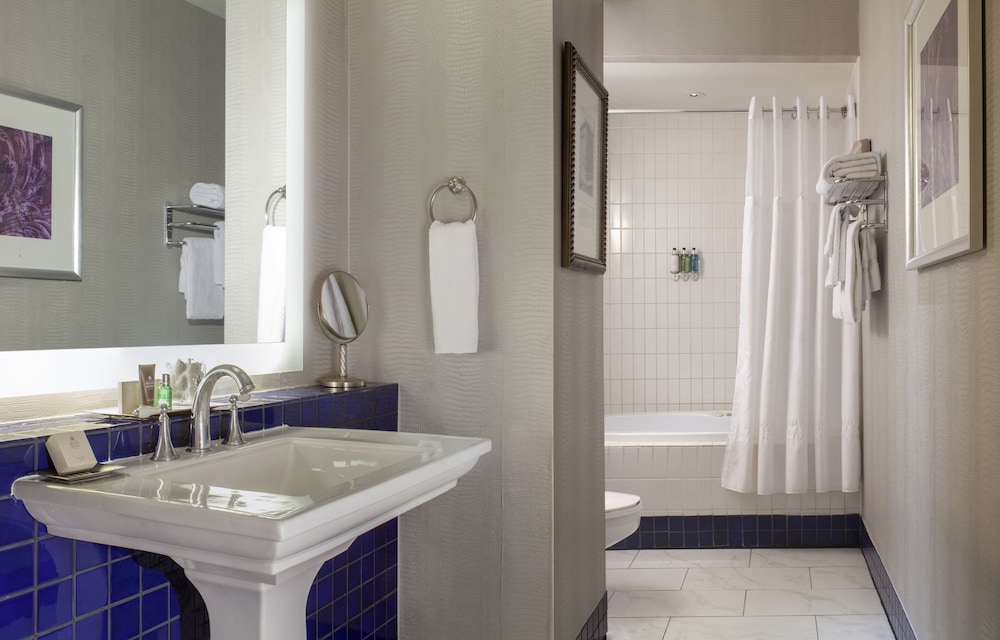Signature Suite (Pure Wellness ) - Photo 5