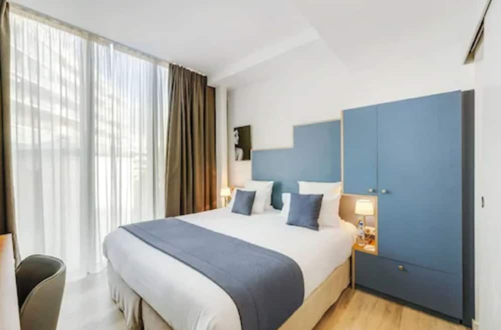 Traditional Double Room, 1 Queen Bed, Non Smoking, City View thumbnail 5