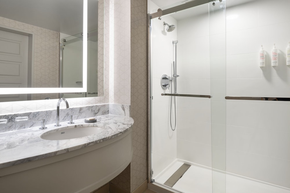 Luxury Room, 1 King Bed, City View - Photo 7