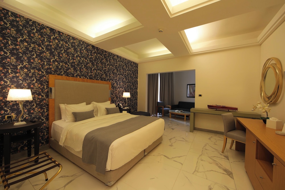Business Suite, City View - Photo 2