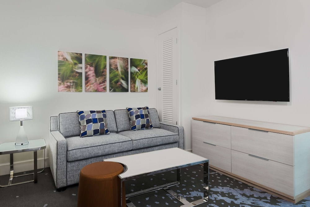 Premium Suite, 1 King Bed, Accessible, Bathtub
