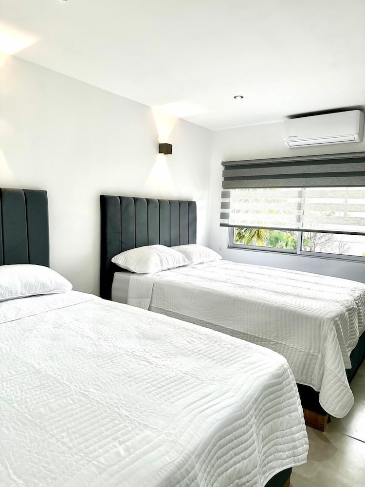 Standard Room, 2 Bedrooms, Beach View, Tower photo 2