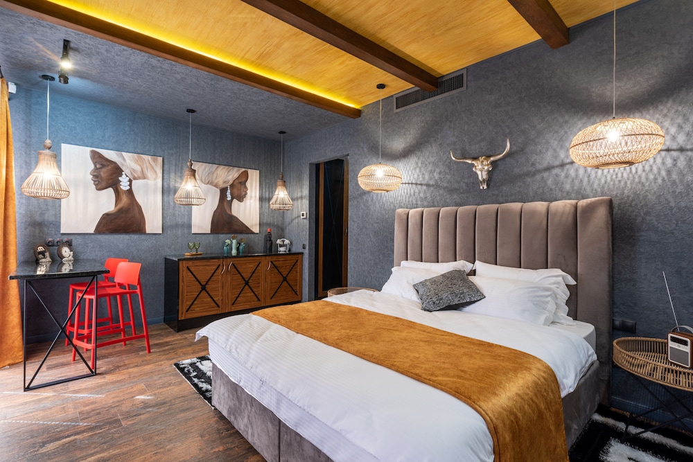 Deluxe Double Room (Africa)