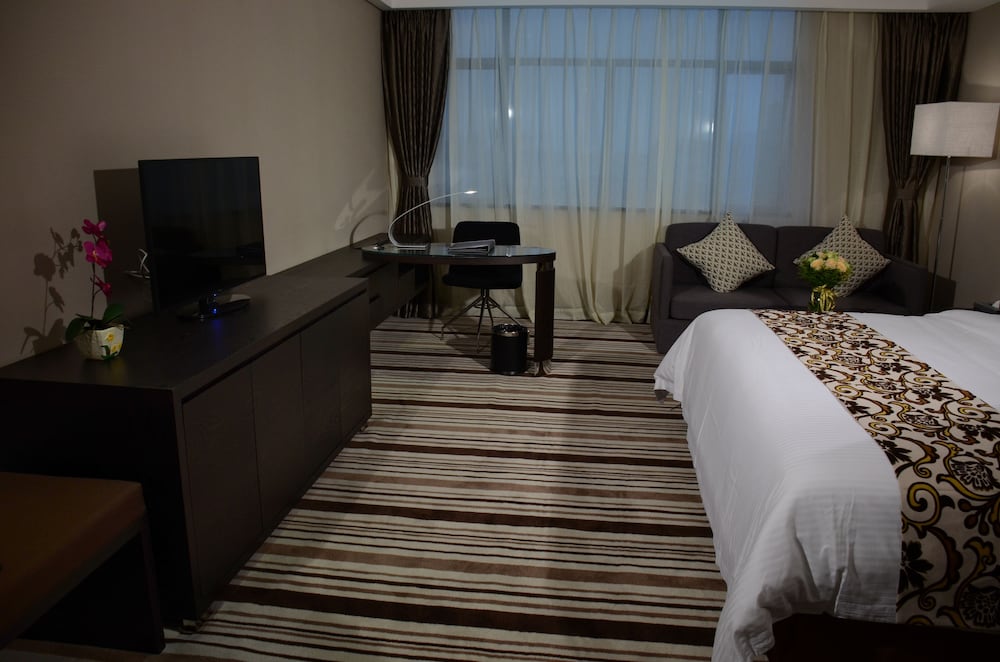 Standard Room, 1 King Bed photo 2