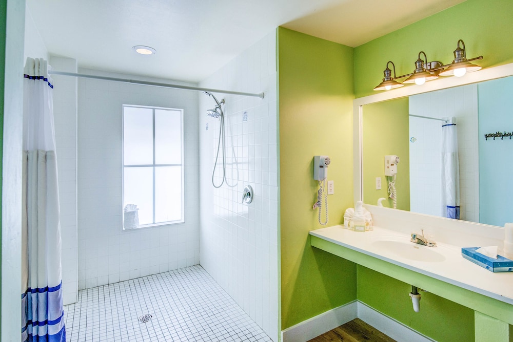 Deluxe Junior Suite - Photo 11