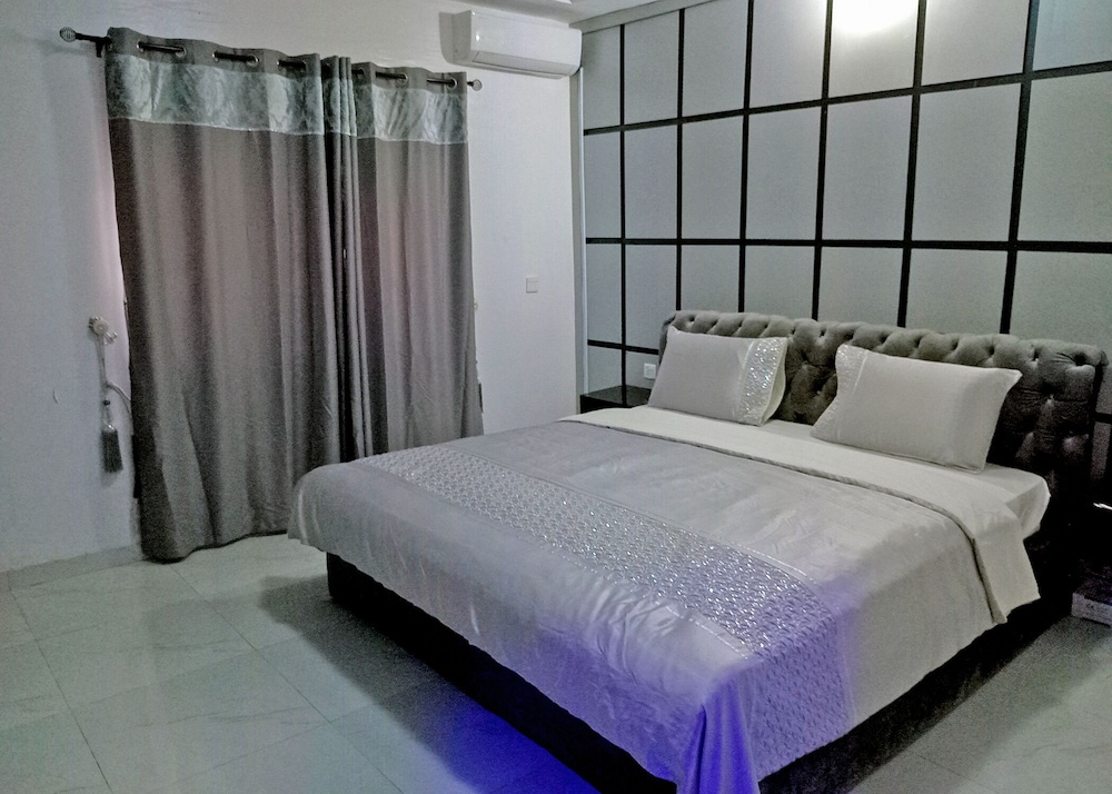Luxury Suite, Garden View