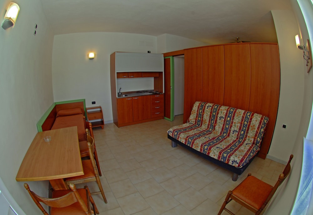 Grand Apartment, 2 Bedrooms, Sea View (5 pax)