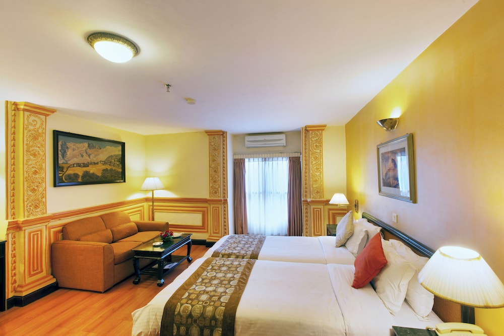 Deluxe Room Twin Bed - Photo 5