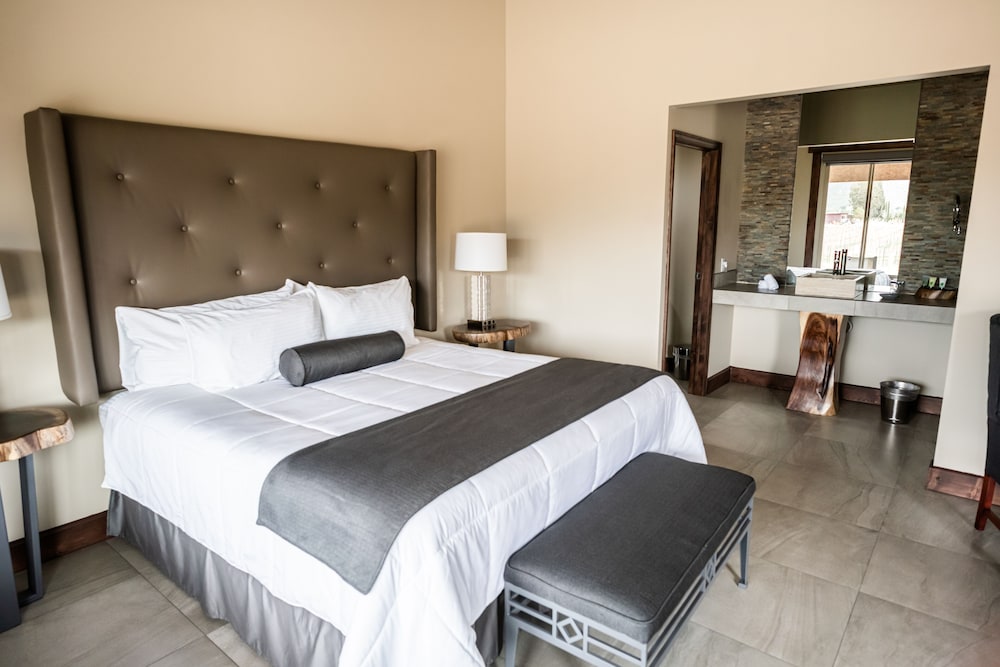 Luxury Room, 1 King Bed, Non Smoking, Villa Siena photo 2