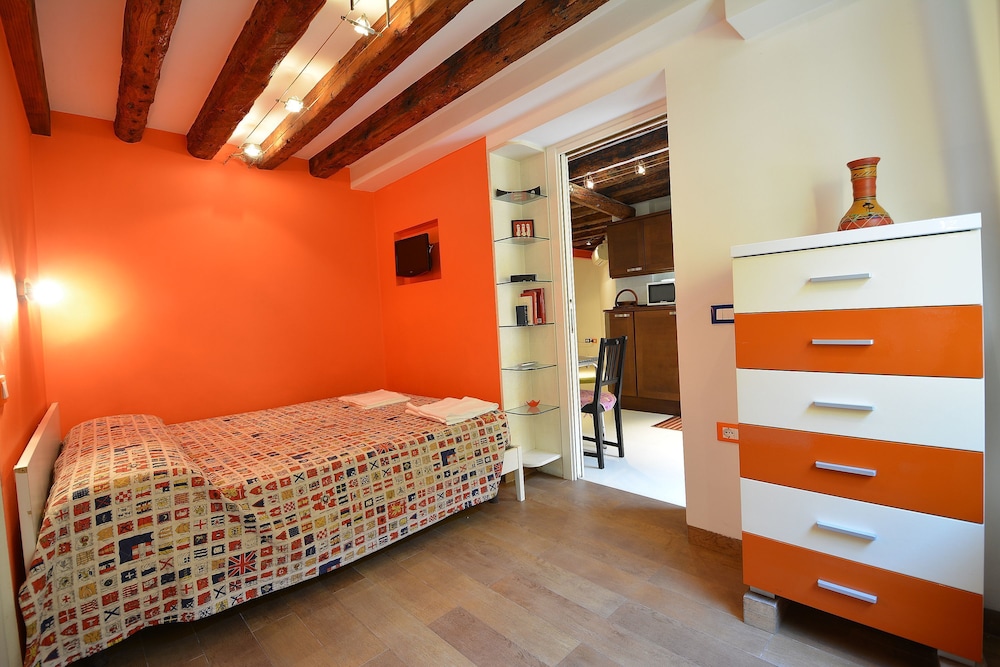 Single Room photo 2