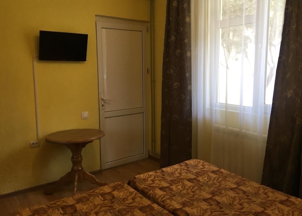 Basic Double or Twin Room, Shared Bathroom photo 1
