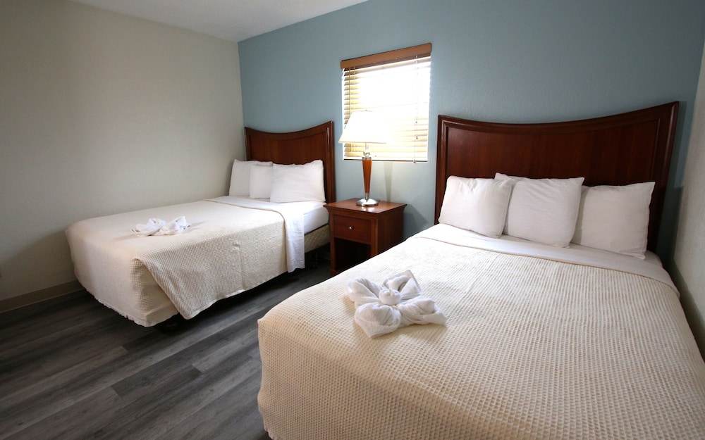Pool/Oceanview 1 Bedroom Non-Efficiency Suite photo 2