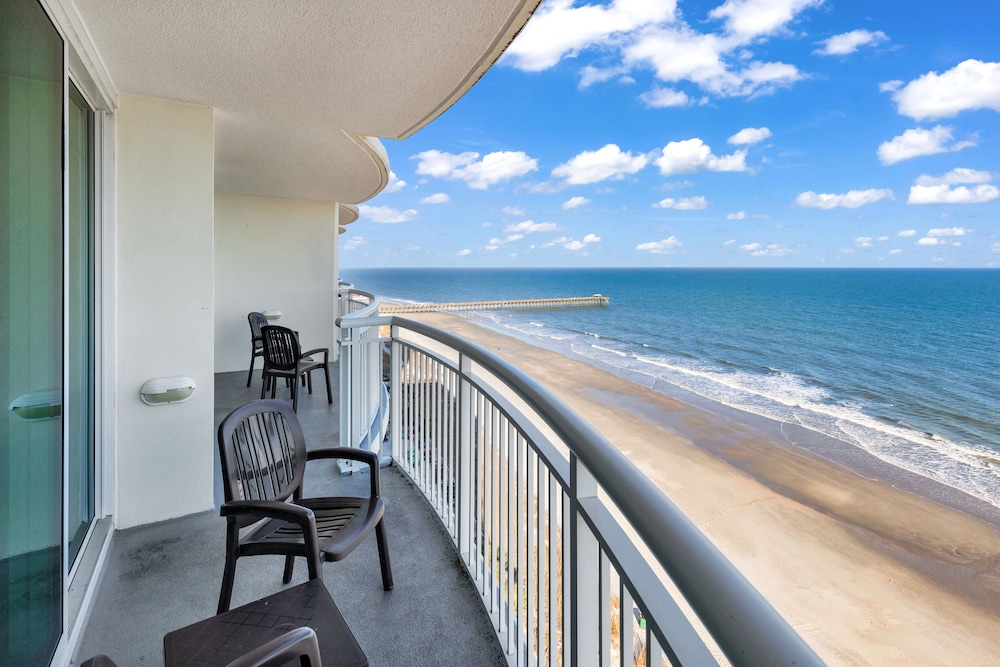 Three Bedroom Condo, Ocean View, Balcony, Full Kitchen photo 3