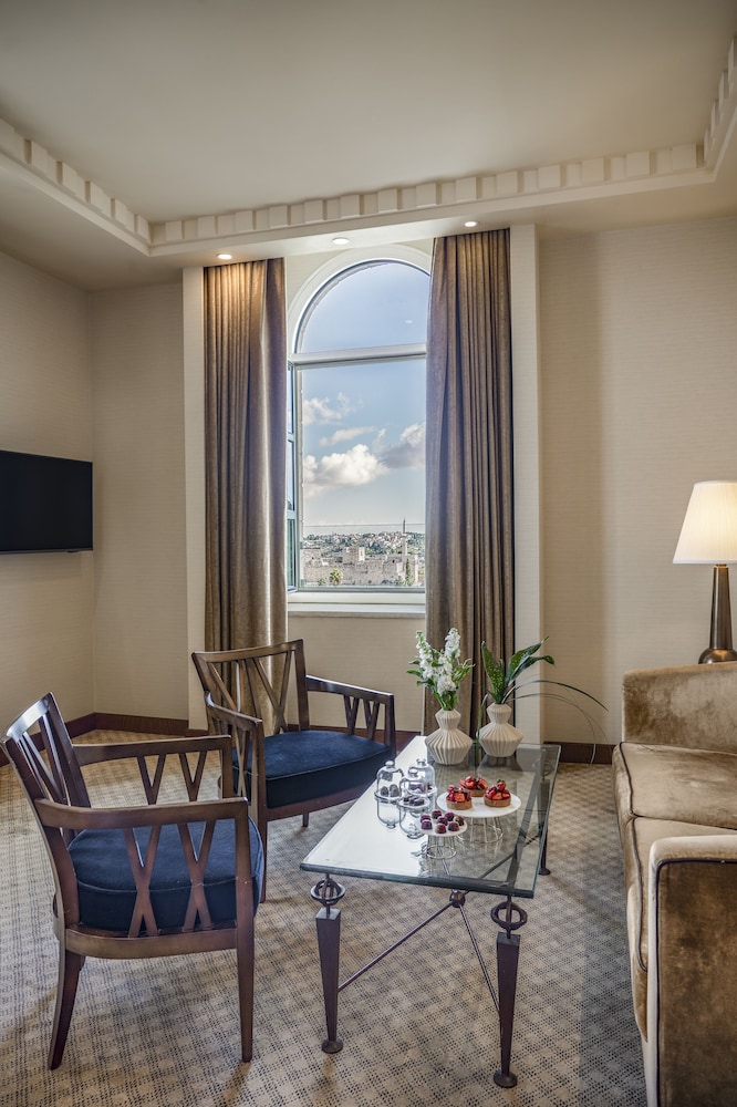 Family Room (Old City Floors 1-4)