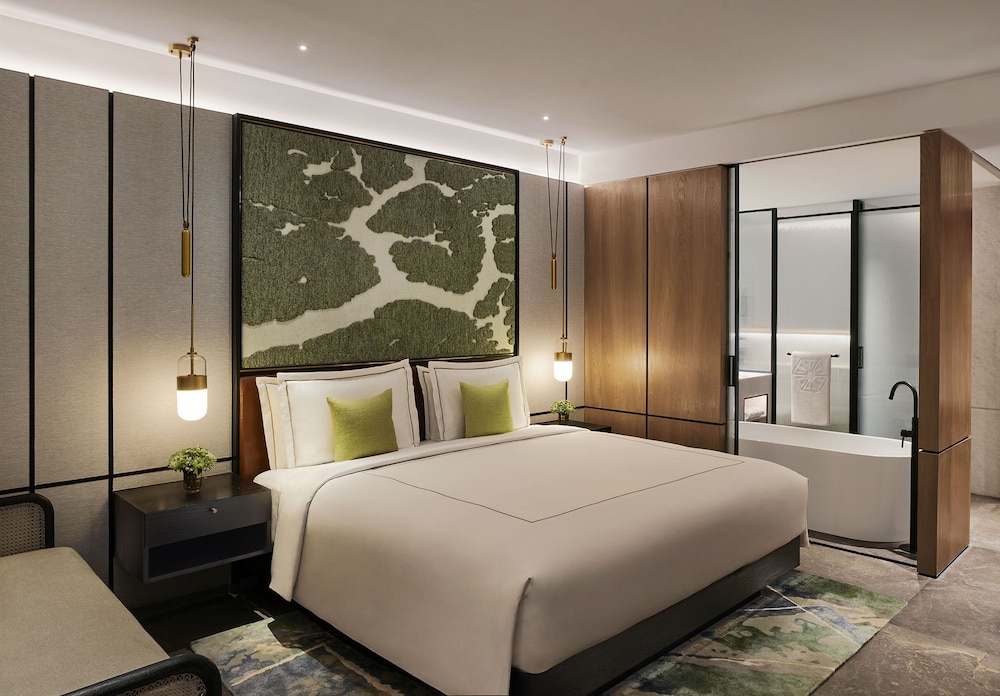 Deluxe Room, 1 King Bed - Photo 1