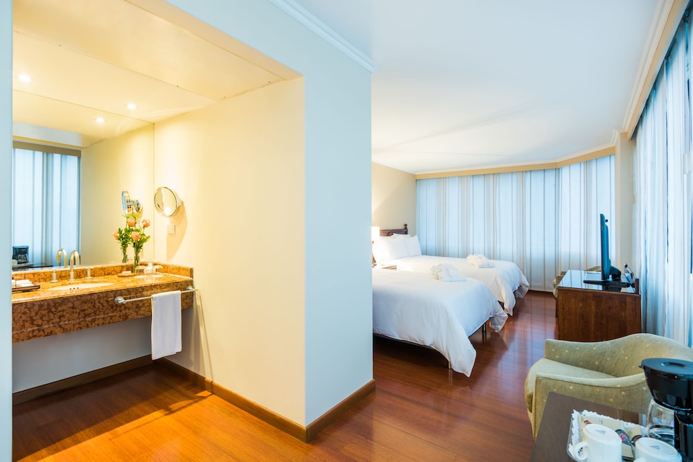 Junior Suite, 1 Queen Bed - Photo 6