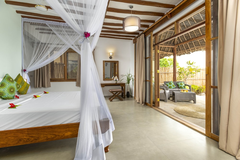 Beachfront Bungalow with Plunge Pool