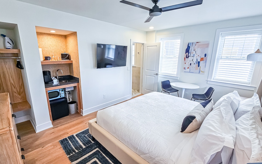 Premier Double Room, 1 King Bed photo 2