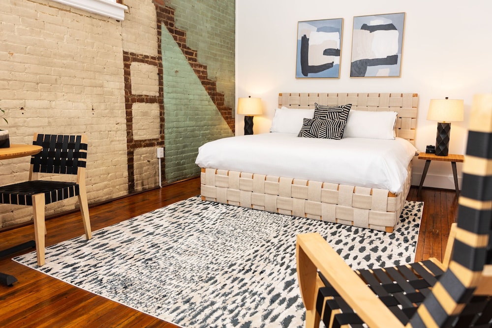 City Room photo 3