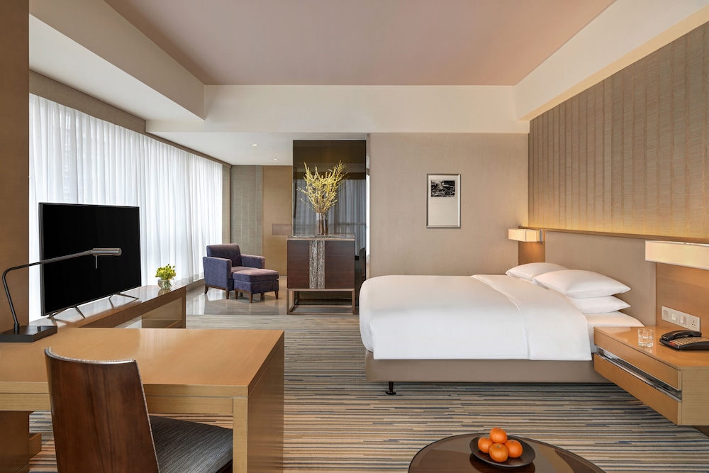 Regency Executive Suite, 1 King Bed (23F-27F) photo 3