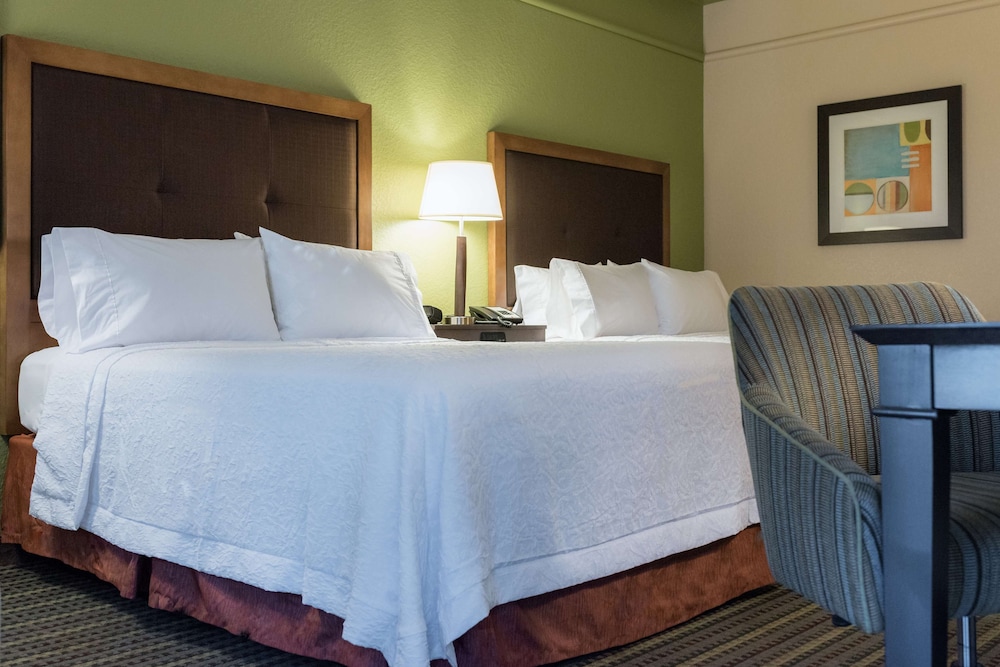 Room, 2 Queen Beds - Photo 3