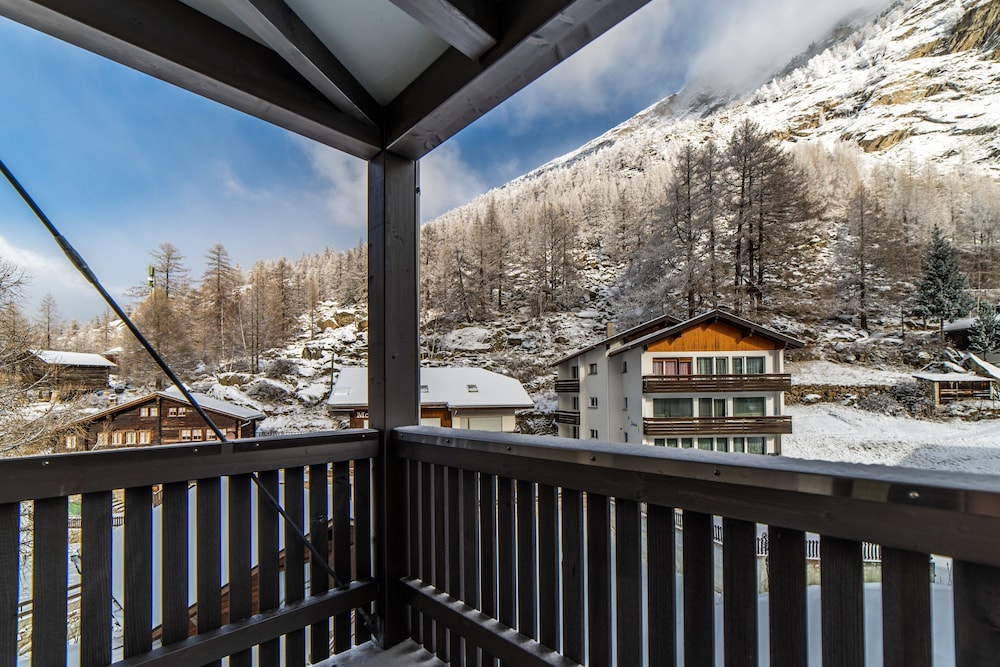 Standard Double Room, Balcony, Mountain View - Photo 4